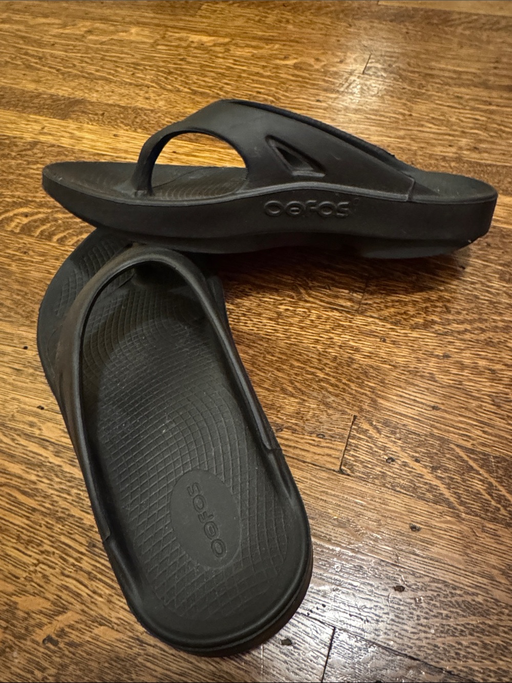 OOFOS Black Unisex Foam Flip Sandals